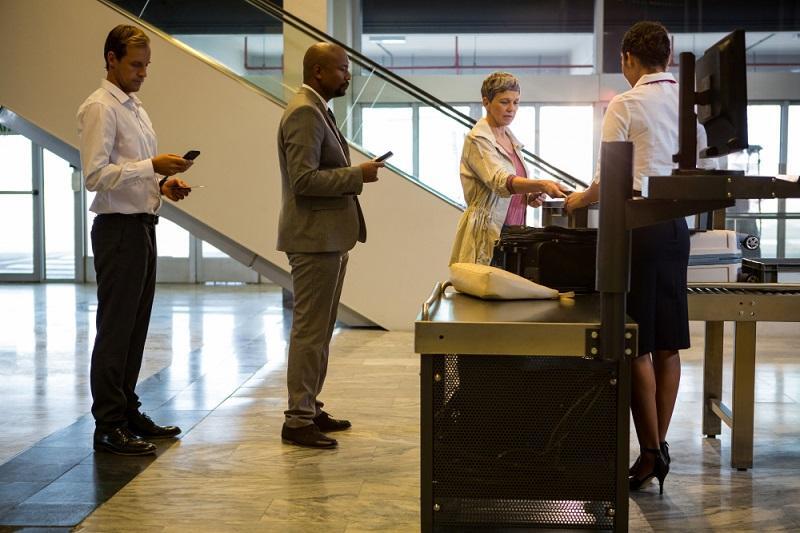 queue-flow-management-at-an-airport