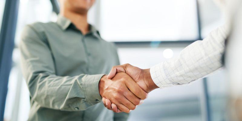 handshake-as-component-of-customer-onboarding